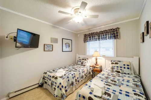 Hike, Golf & Ski: Beech Mtn Condo w/ Resort Perks! - ジム