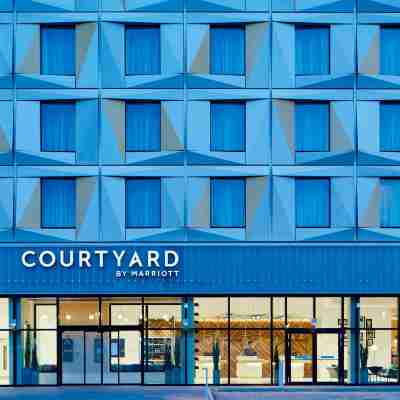 Courtyard Luton Airport Hotel Exterior