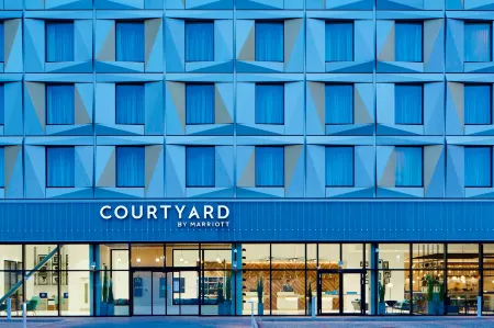 Courtyard Luton Airport Отели рядом с достопримечательностью «Заказник Батфорд Спрингс»