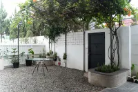 Casuarina Villa Bandung  호텔