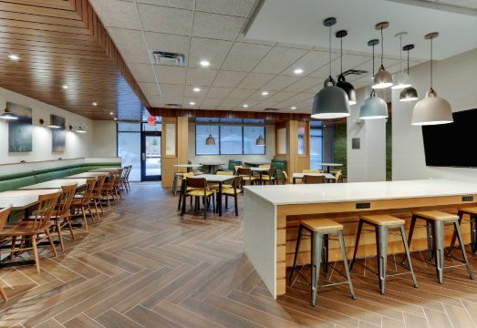 페어필드 인 & 스위트 바이 메리어트의 깔끔한 로비