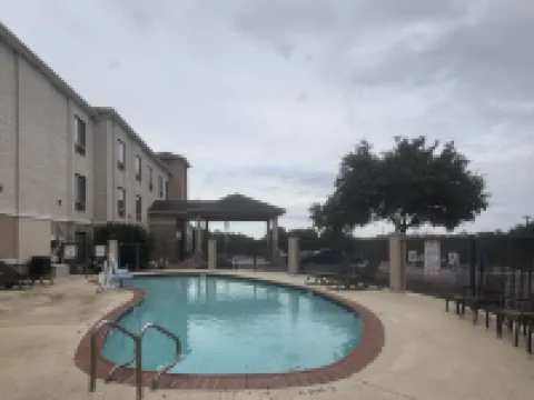 Comfort Inn & Suites Hotels in Burnet