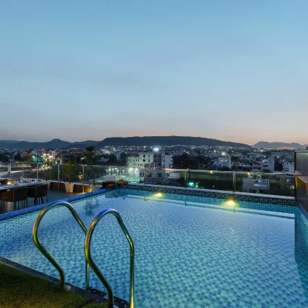 7 Rays Hotel