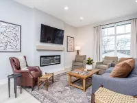 Free Golf Cart! Luxe Townhome Near Grand Park! Hotels in Westfield