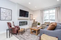 Free Golf Cart! Luxe Townhome Near Grand Park!
