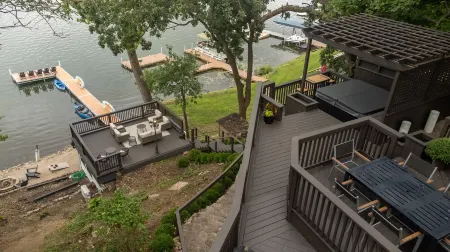 Waterfront Adventure & Relaxation: Kayaks, Sup, and Hot Tub on Site