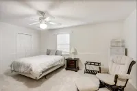 Accessible  Home Walking Distance to the Medical Center and Rice University