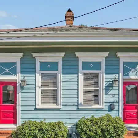 Historic NOLA Home between Magazine and Tchoupitoulas Pet Friendly