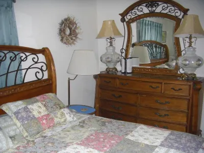 SeaView! CityCenter Directv WiFi,GasFire,Covered Parking.Extended stays welcome.