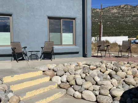 2 bm newly reno condo w/AMAZING Mt. view & 2 blks fr main st /Arkansas River