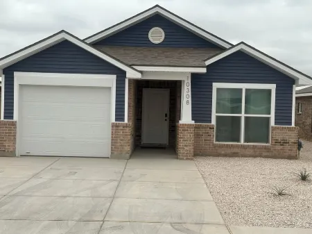 Charming 3-bedroom, 6 beds, 2 bathroom, house with AC and WiFi in awesome Odessa