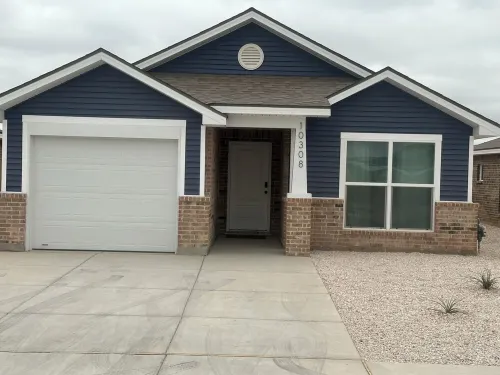 Charming 3-bedroom, 6 beds, 2 bathroom, house with AC and WiFi in awesome Odessa