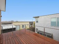 Serenity House: Large home with ocean views.