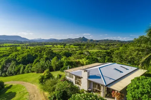 Amazing views of the hinterland, short drive to the beach and Byron