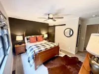 Designer Cabin in Highlands, NC – Luxe Outdoor Living - Pet-Friendly Retreat