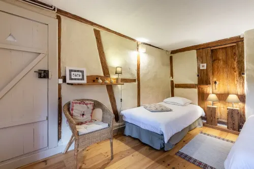 CHARMING HOUSE IN THE COUNTRY