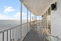 Gorgeous 2 Bed 2 Bath Gulf front, just steps to the white powder beach