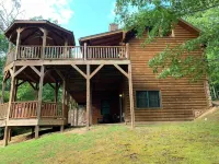 Mountaintop Getaway with Gazeebo Deck Hot Tub & Fireplace! Long range views!