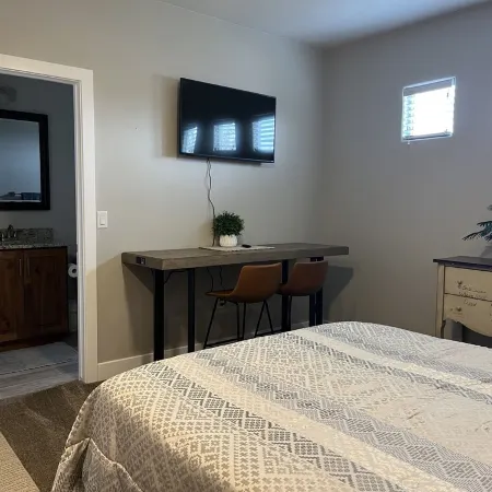 New Comfy Cozy Casita near the Lakes, Dunes & Golfing! Perfect Couples Getaway!