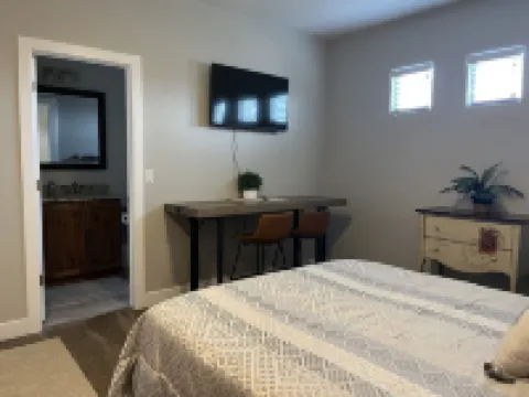 New Comfy Cozy Casita near the Lakes, Dunes & Golfing! Perfect Couples Getaway!