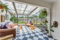 Cozy Designer Family Home Arcade, Park, Tennis, Trails, Pickleball and King bed