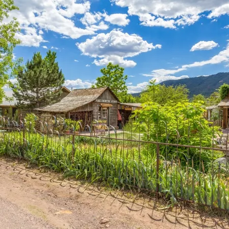 The Ultimate Family Hideaway– Peaceful Lodge with Theater, Arcade & Forest Views