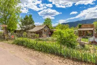 The Ultimate Family Hideaway– Peaceful Lodge with Theater, Arcade & Forest Views - 4-Sterne