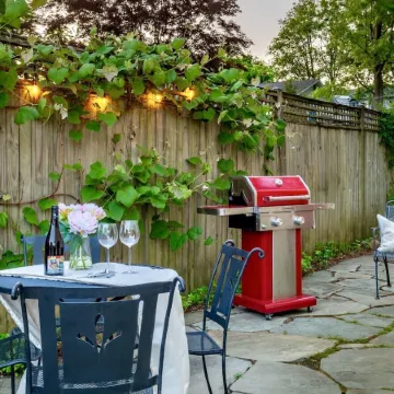 Gorgeous Carriage House close to USNA, walk to stadium, free parking,  pets+kids