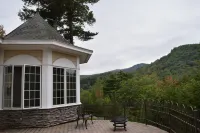 Elegant Vacation Home in picturesque Jackson NH perfect for reunions, gatherings