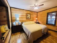 Cottage New River National Park 3 Minutes to the Bridge. Renovated & Hot Tub.