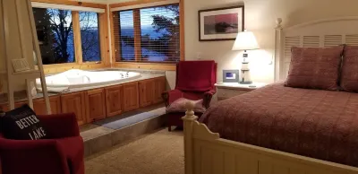 Private, quiet, romantic! Fabulous lake views. Within 10 miles of 3 state parks
