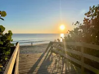 Coastal Getaway-Heated Pool-Walk to Beach