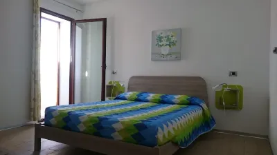 At 260 meters from the beach, new apt with veranda overlooking the sea and services (IUN P7111)