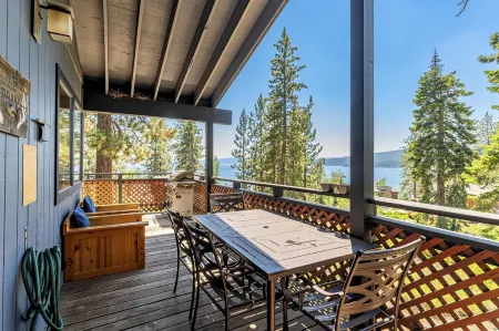 Scenic Lake Views: Snow & Beach Adventures Nearby! Отели в г. Тахо Виста