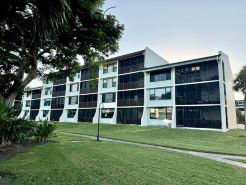 The Palm Lodge @ Loggerhead Cay 🐚 Beachside Accommodations 🐚 Pool & Pickleball