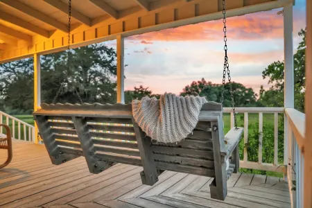 Luxury Farmhouse & Guesthouse / 6mil to The Square