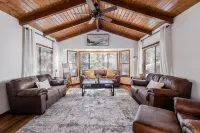 NEW! Family Cabin Retreat in Munds Park w/ Cozy Back Patio & Loft