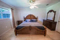 4 bedrooms big house in a great location