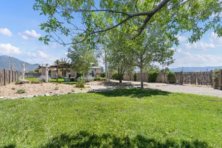 Charming and Spacious Casita Getaway for couples and families.