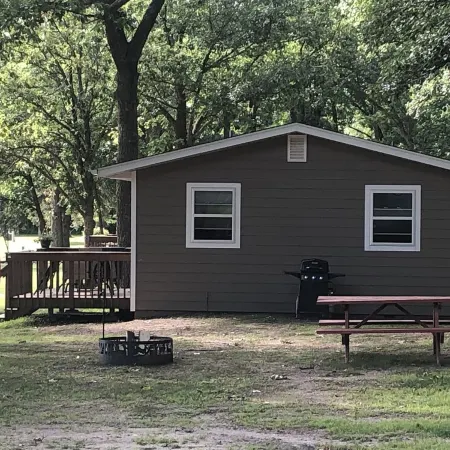 Cozy Up North cabin on beautiful Lake Waukenabo