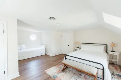 Renovated 3BR home across from Williamsburg Winery with great outdoor space! 킹스밀 레크리에이셔널 사커 공원 주변 호텔
