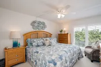 Luxurious 1-Bedroom Condo a Short Walk to Siesta Key Beach