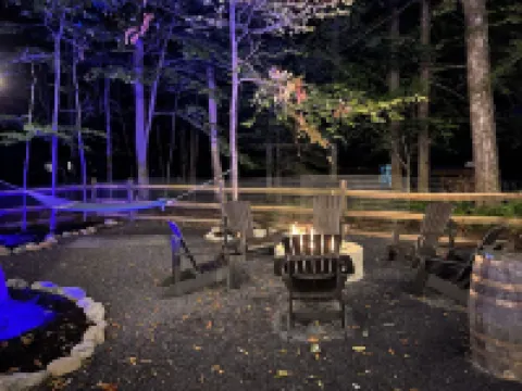 Spacious and cozy pet friendly chalet w/ hot tub & garden sauna