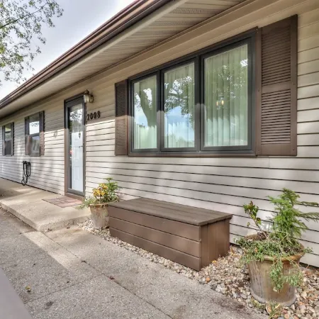 Beautiful 4 bedroom 2 full bathroom close to everything!