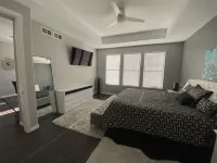 Luxury home near mountains, Boulder and Denver.  Under an hour to ski resorts!