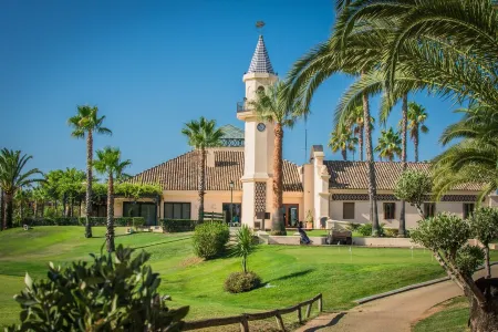 Cozy Townhouse in Islantilla: Enjoy the Beach, Golf and Adventures Отели рядом с достопримечательностью «CLUB DE GOLF DE ISLANTILLA»