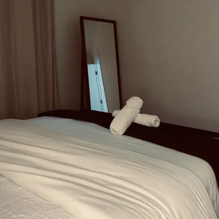 Entire Townhome! near airport, restaurants, and trails! Small back yard!