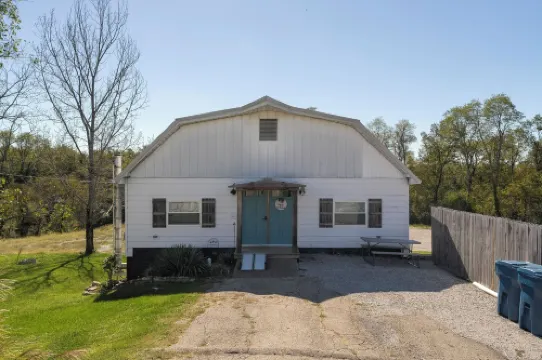 Blessed Charming 2-Bedroom Bungalow, 3 Miles From The World Known Ark Encounter