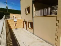 CHARMING VILLA IN SARLAT 4/8 pers, green and flowery setting, heated swimming pool