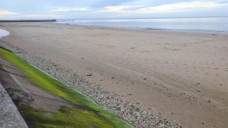 Maison de Ville au Bord de mer et des Plages du Débarquement Отели рядом с достопримечательностью «Camping Capfun Joncal»